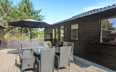 Druscilla - 650M from the Sea: Hout, Huis, Veranda, Dek, Hardwood, Dak, Beits, Houten Vloer, Eco Hotel