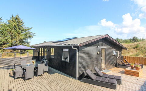 Druscilla - 650M from the Sea: Hout, Huis, Veranda, Dek, Hardwood, Dak, Beits, Houten Vloer, Eco Hotel