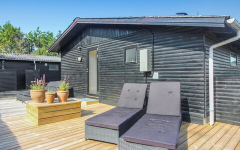 Druscilla - 650M from the Sea: Hout, Huis, Veranda, Dek, Hardwood, Dak, Beits, Houten Vloer, Eco Hotel