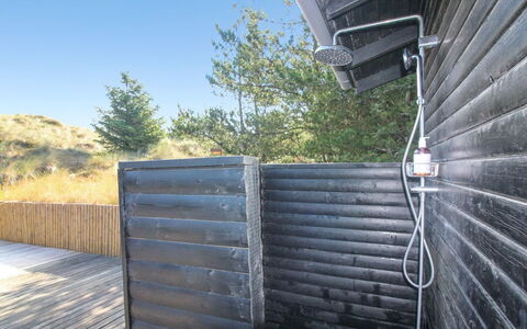 Druscilla - 650M from the Sea: Hout, Huis, Veranda, Dek, Hardwood, Dak, Beits, Houten Vloer, Eco Hotel