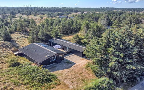 Druscilla - 650M from the Sea: Hout, Huis, Veranda, Dek, Hardwood, Dak, Beits, Houten Vloer, Eco Hotel