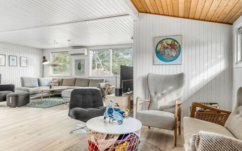 Druscilla - 650M from the Sea: Hout, Huis, Veranda, Dek, Hardwood, Dak, Beits, Houten Vloer, Eco Hotel