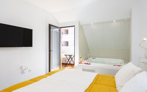 Deluxe Altemar: Meubilair, Gebouw, Lucht, Boom, Interieur Ontwerp, Fabriek, Huis, Vrije Tijd, Schaduw, Stoel