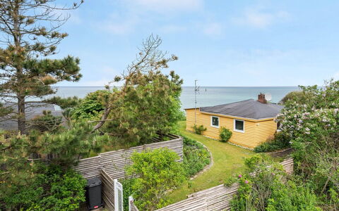 Orwik - 30M from the Sea: Meubilair, Interieur Ontwerp, Flooring, Hout, Verdieping, Plafond, Houten Vloer, Stoel, Tafel, Verlichting