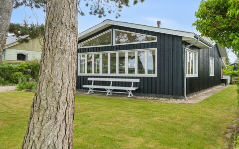 Varma - 25M from the Sea: Appartement, Schaduw, Balkon, Stoel, Hek, Buitenmeubels, Aluminium, Kunstgras