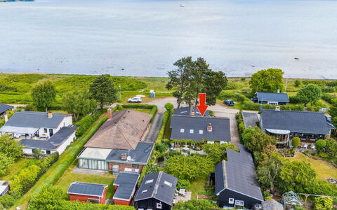 Varma - 25M from the Sea: Appartement, Schaduw, Balkon, Stoel, Hek, Buitenmeubels, Aluminium, Kunstgras