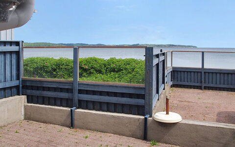 Udder - 50M to the Fjord: Hout, Dak, Huis, Huis, Architectuur, Siding, Land Lot, Verblijf, Schuur, Garden Gebouwen