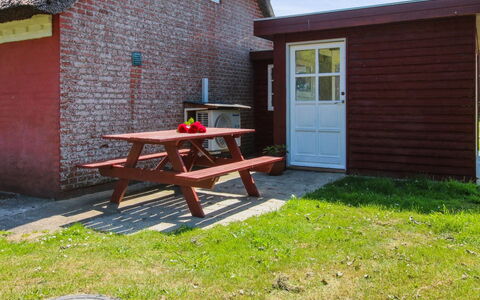 Saarah - 25Km from the Sea: Dak, Huis, Huis, Verblijf, Deur, Siding, Dek, Veranda, Plank, Hardwood