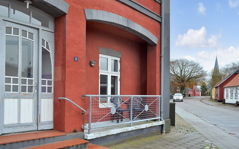 Ahvo - 22Km from the Sea: Muur, Deur, Samengesteld Materiaal, Ijzer, Schuifraam, Metselwerk, Verf, Steen, Home Deur