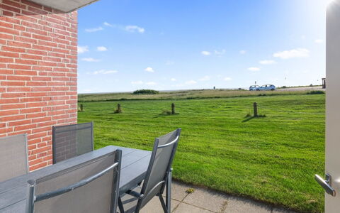 Antomine - 100M from the Sea: Hout, Tuin, Backyard, Land Lot, Huis, Dak, Schaduw, Dek, Hardwood, Werf
