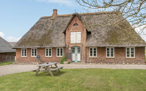 Inda - 10Km from the Sea: Gras, Huis, Dak, Huis, Verblijf, Struik, Land Lot, Landelijk Gebied, Boerderij, Groundcover