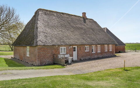 Inda - 10Km from the Sea: Gras, Huis, Dak, Huis, Verblijf, Struik, Land Lot, Landelijk Gebied, Boerderij, Groundcover