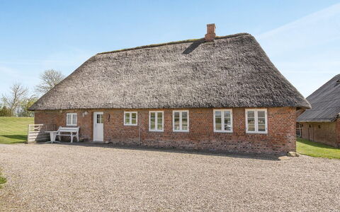 Inda - 10Km from the Sea: Gras, Huis, Dak, Huis, Verblijf, Struik, Land Lot, Landelijk Gebied, Boerderij, Groundcover