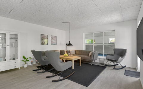 Gabriele - 17Km from the Sea: Dak, Huis, Deur, Verblijf, Schaduw, Siding, Werf, Landgoed, Backyard