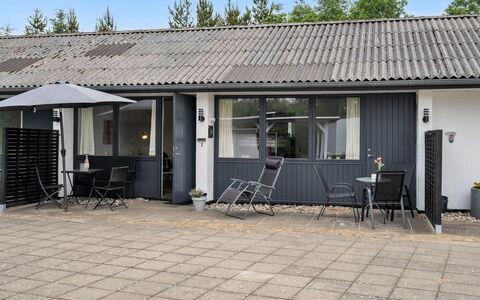 Iida - 20Km from the Sea: Meubilair, Interieur Ontwerp, Stoel, Flooring, Tafel, Toevlucht, Verdieping, Plafond, Kamer, Eco Hotel