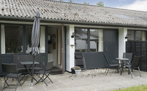 Skarthi - 20Km from the Sea: Blauw, Struik, Verblijf, Groundcover, Tuin, Landgoed, Schaduw, Landscaping, Boerderij, Eco Hotel