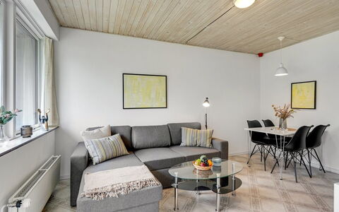 Skarthi - 20Km from the Sea: Blauw, Struik, Verblijf, Groundcover, Tuin, Landgoed, Schaduw, Landscaping, Boerderij, Eco Hotel