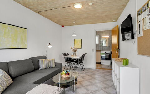 Skarthi - 20Km from the Sea: Blauw, Struik, Verblijf, Groundcover, Tuin, Landgoed, Schaduw, Landscaping, Boerderij, Eco Hotel