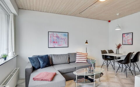 Arne - 20Km from the Sea: Blauw, Struik, Verblijf, Groundcover, Tuin, Landgoed, Schaduw, Landscaping, Boerderij, Eco Hotel