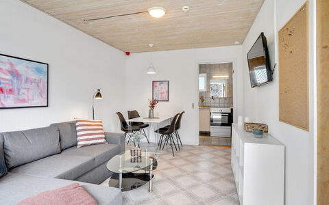 Arne - 20Km from the Sea: Blauw, Struik, Verblijf, Groundcover, Tuin, Landgoed, Schaduw, Landscaping, Boerderij, Eco Hotel
