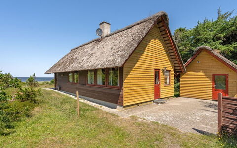 Ingeborg - 100M to the Fjord: Dak, Huis, Huis, Verblijf, Siding, Landgoed, Oprit, Garden Gebouwen, Werf, Schuur