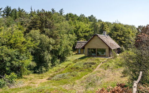 Ingeborg - 100M to the Fjord: Dak, Huis, Huis, Verblijf, Siding, Landgoed, Oprit, Garden Gebouwen, Werf, Schuur