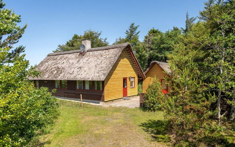 Ingeborg - 100M to the Fjord: Dak, Huis, Huis, Verblijf, Siding, Landgoed, Oprit, Garden Gebouwen, Werf, Schuur