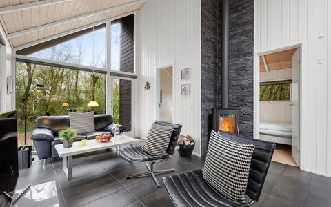 Ketilbiorn - 1.2Km to the Fjord: Interieur Ontwerp, Hout, Meubilair, Woonkamer, Plafond, Huis, Flooring, Bankstel, Verdieping, Kamer