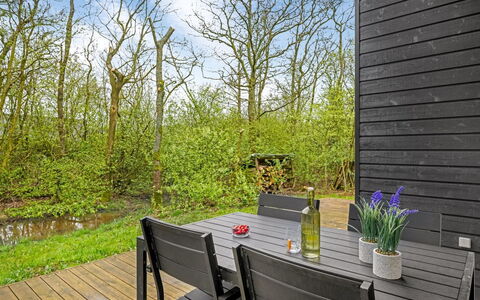 Ketilbiorn - 1.2Km to the Fjord: Hout, Plank, Hardwood, Buitenmeubels, Tuin, Dek, Beits, Stoel, Houten Vloer, Schaduw
