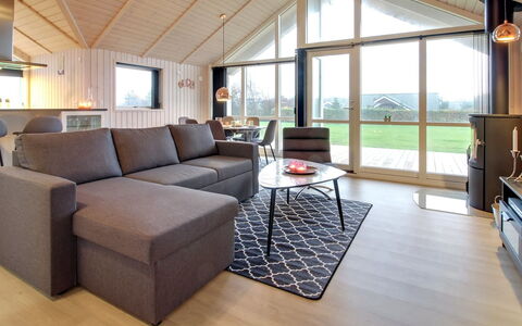Gertrude - 1.1Km to the Fjord: Hout, Meubilair, Flooring, Bankstel, Plafond, Interieur Ontwerp, Woonkamer, Verdieping, Houten Vloer