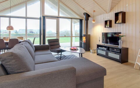 Gertrude - 1.1Km to the Fjord: Interieur Ontwerp, Meubilair, Flooring, Bankstel, Plafond, Hout, Woonkamer, Verdieping, Lichte Inrichting