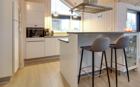 Gertrude - 1.1Km to the Fjord: Flooring, Interieur Ontwerp, Meubilair, Countertop, Keuken, Hout, Lichte Inrichting, Plafond, Verdieping, Houten Vloer