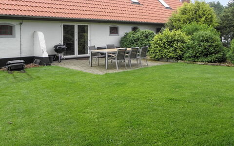 Beatha - 25Km to the Fjord: Gras, Tuin, Struik, Gazon, Land Lot, Huis, Backyard, Groundcover
