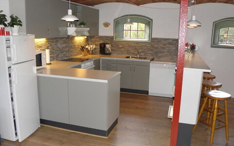 Beatha - 25Km to the Fjord: Flooring, Verdieping, Hout, Interieur Ontwerp, Countertop, Meubilair, Keuken, Houten Vloer, Cabinetry, Toestel Van De Keuken