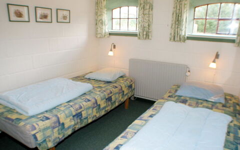 Beatha - 25Km to the Fjord: Meubilair, Verdieping, Flooring, Interieur Ontwerp, Bed, Slaapkamer, Bed Frame, Bedding, Laken, Plafond