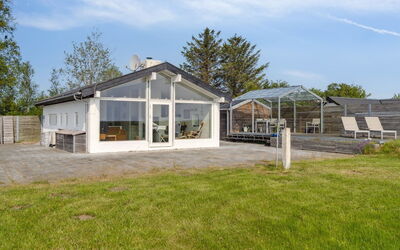 Gundborg - 100M from the Sea