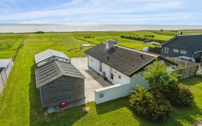 Gundborg - 100M from the Sea