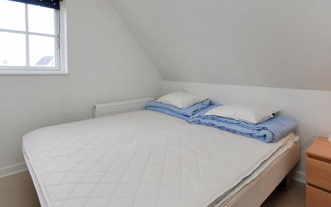 Alita - 1.2Km from the Sea: Slaapkamer, Hout, Verdieping, Flooring, Bed, Bedding, Laken, Linens, Kamer