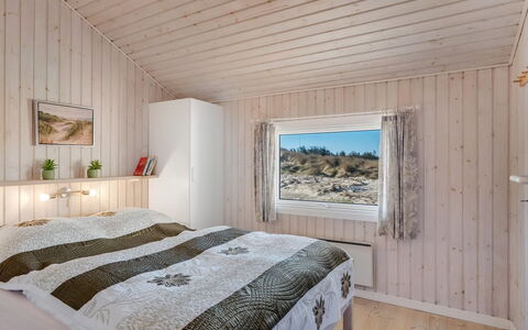 Matias - 150M from the Sea: Hout, Slaapkamer, Huis, Bedding, Bed, Laken, Plafond, Hardwood, Plank, Bed Frame