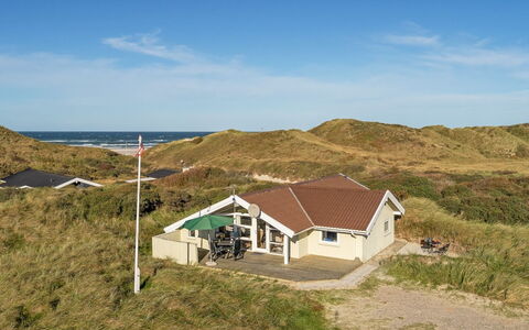 Matias - 150M from the Sea: Woongebied, Dak, Voorstad, Oprit, Landgoed, Schoorsteen