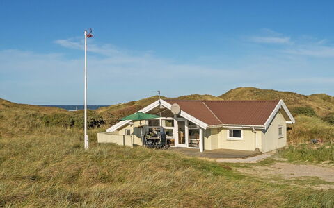 Matias - 150M from the Sea: Woongebied, Dak, Voorstad, Oprit, Landgoed, Schoorsteen