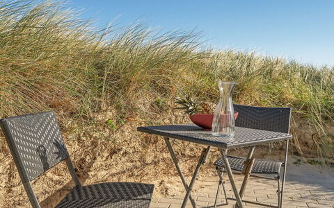 Matias - 150M from the Sea: Woongebied, Dak, Voorstad, Oprit, Landgoed, Schoorsteen