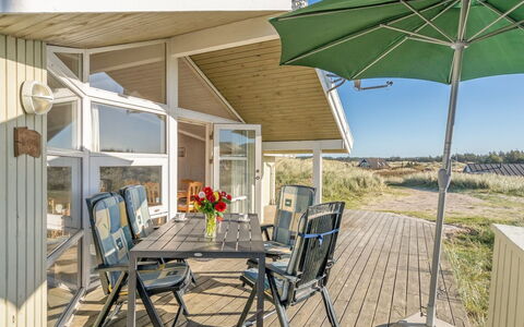 Matias - 150M from the Sea: Woongebied, Dak, Voorstad, Oprit, Landgoed, Schoorsteen