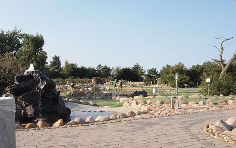 Luciane - 2.5Km from the Sea: Felsen\, Tuin, Landscaping, Bedrock, Park, Botanische Tuin, Waterpartij
