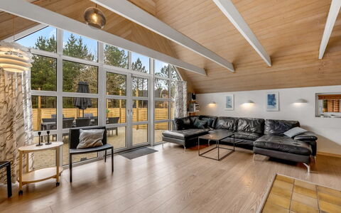 Dorris - 4.3Km from the Sea: Interieur Ontwerp, Hout, Plafond, Meubilair, Flooring, Bankstel, Huis, Woonkamer, Lichte Inrichting, Verlichting