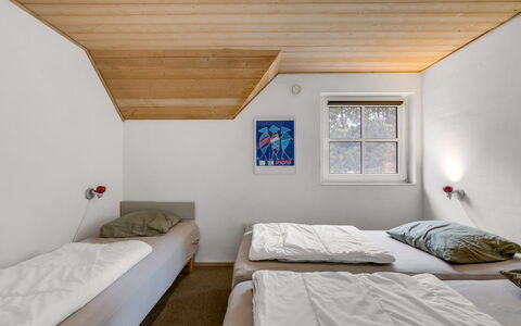 Dorris - 4.3Km from the Sea: Muur, Hout, Plafond, Verdieping, Huis, Slaapkamer, Bed, Hardwood, Bed Frame, Daylighting