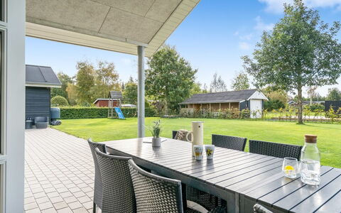 Geri - 700M from the Sea: Dak, Huis, Huis, Verblijf, Deur, Siding, Dek, Veranda, Plank, Hardwood