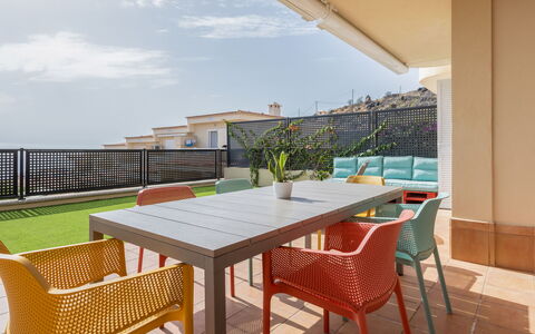 Playa Negra Ii: Lucht, Water, Eigendom, Stoel, Schaduw, Hout, Interieur Ontwerp, Zwemwater, Verdieping, Buitenmeubels