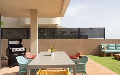 Playa Negra Ii: Lucht, Water, Eigendom, Stoel, Schaduw, Hout, Interieur Ontwerp, Zwemwater, Verdieping, Buitenmeubels
