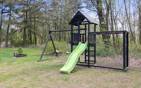 Eckhart - 30Km from the Sea: Dia Van De Speelplaats, Speeltoestel, Chute, Speelplaats, Park, Backyard, Hek